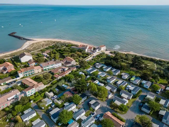 Camping situé en bord de mer sur l’île d’Oléron avec accès plage