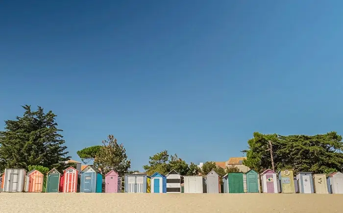 Plage de sable fin sur l’île d’Oléron à proximité d’un camping