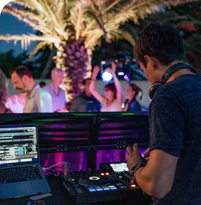 Soirée festive et animation musicale dans un camping sur l’île d’Oléron